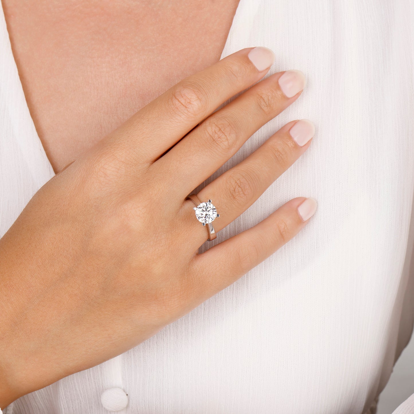 Luxury Round Cut Engagement Ring