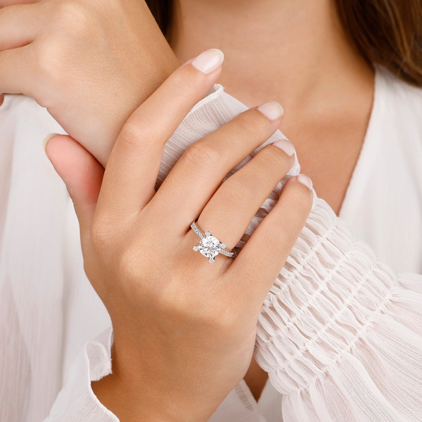 Regular Round Cut Engagement Ring