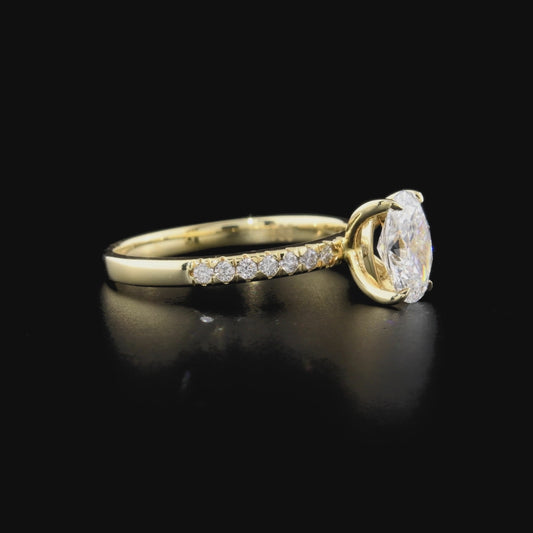 Oval Cut Engagement Ring