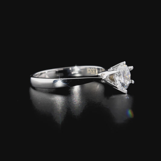 Round Cut Engagement Ring