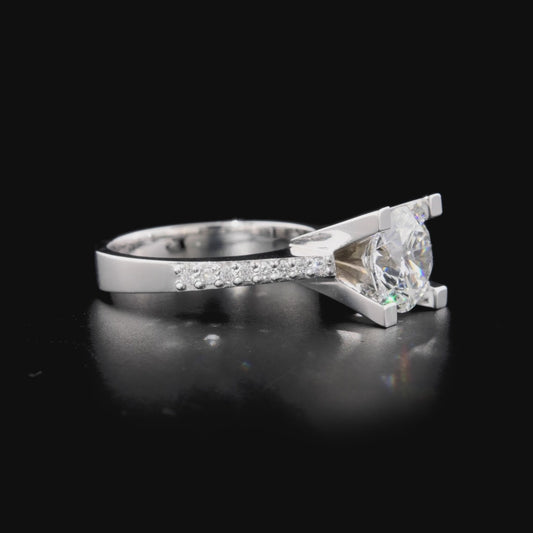 Regular Round Cut Engagement Ring